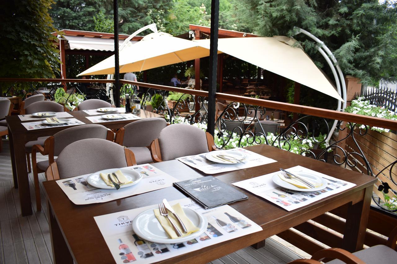 Hotel Aristocrat & Fish Restaurant Skopje Exterior photo