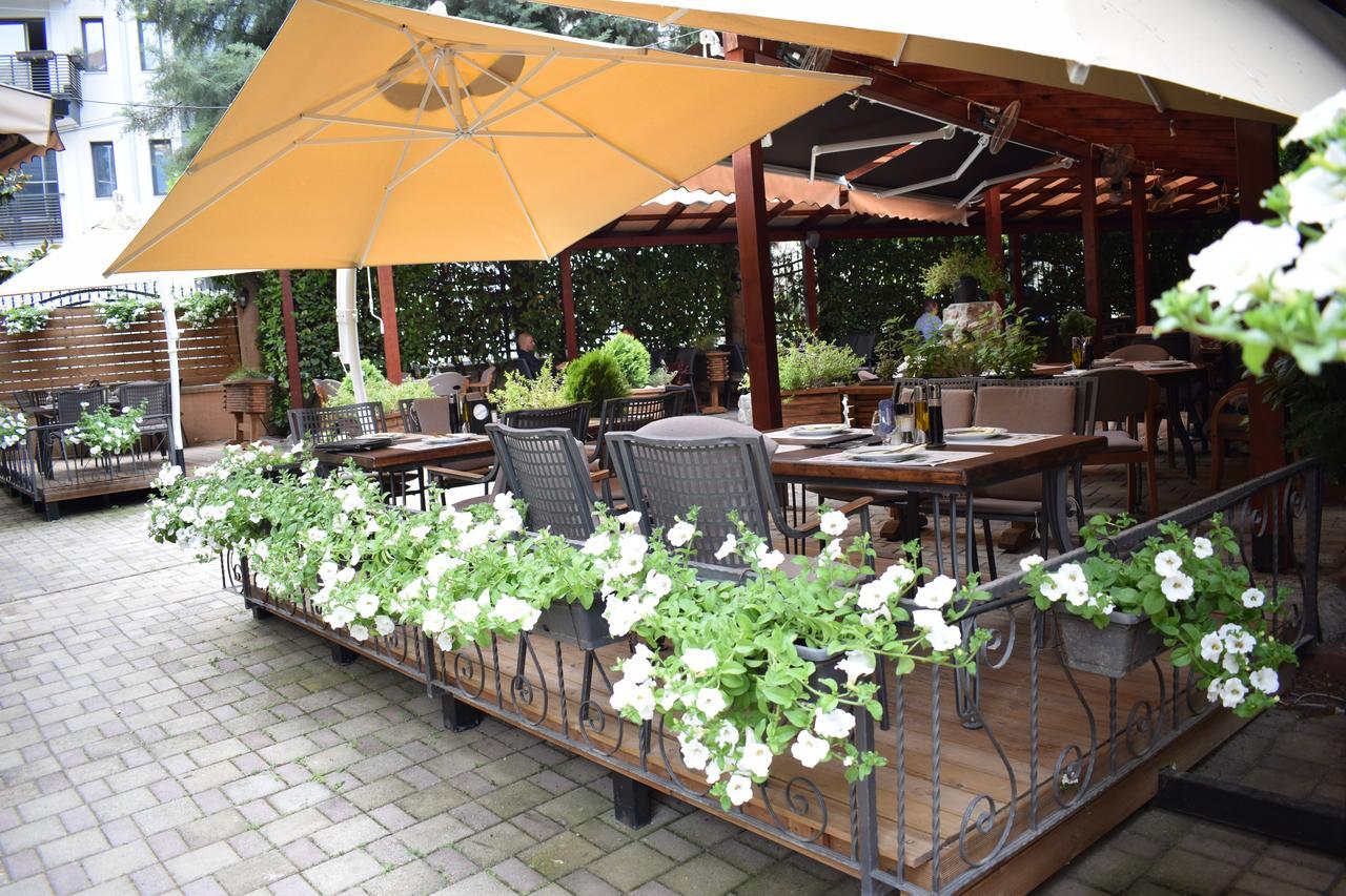 Hotel Aristocrat & Fish Restaurant Skopje Exterior photo